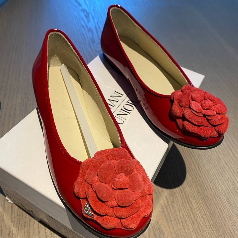 Armani Junior Girls patent dress shoes in red sz32